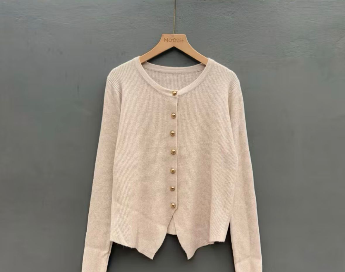 Sweater polos kancing aktif emas full depan
